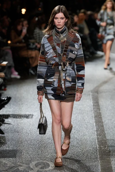 Look 46